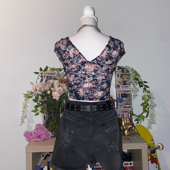 Love Culture whimsical gothic fairycore floral print square neck crop top - Picture 3 of 10